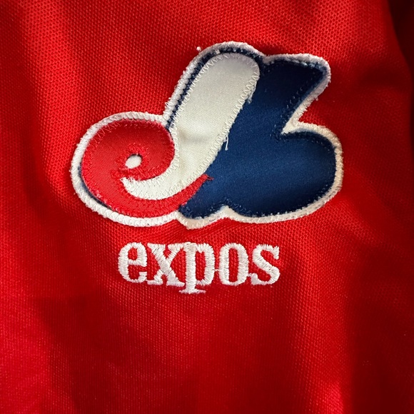 Expos Red Garment - Picture 2 of 11